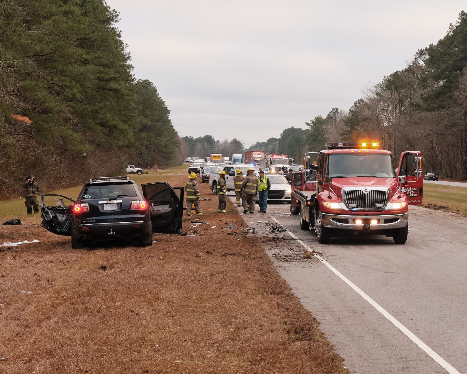 Agencies respond to 3-car crash on US 17